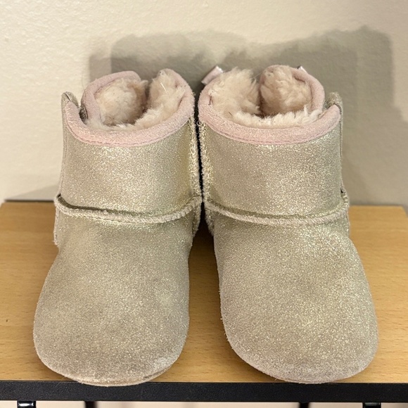 UGG Sparkly Gold Suede Kids Boots with Pink Bow & Lining - Picture 8 of 15